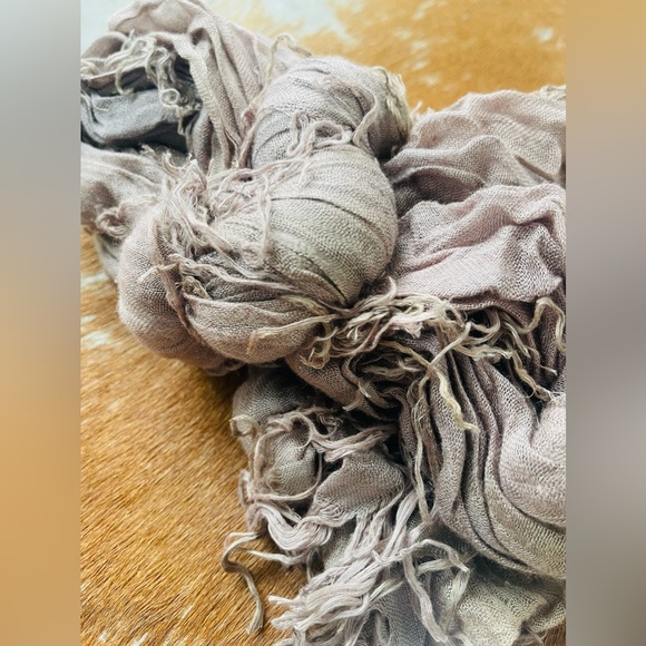 TILO Scarves Crinkle Scarf. Gorgeous luxe casual & great 🎁 gift! ❤️ - Picture 4 of 4